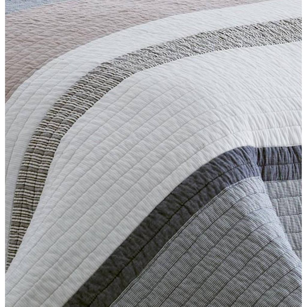 King Cotton Reversible Quilt D204947