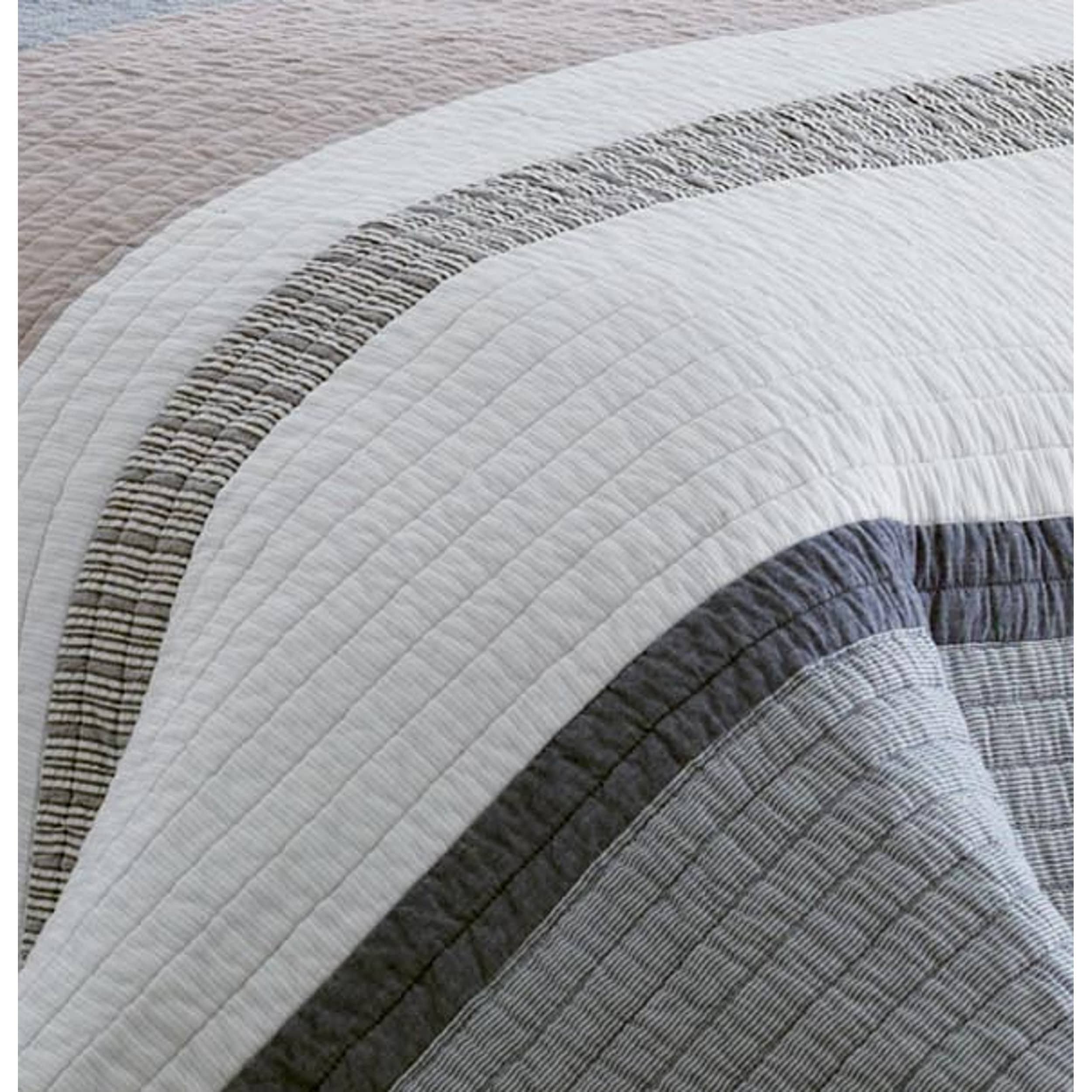 King Cotton Reversible Quilt D204947