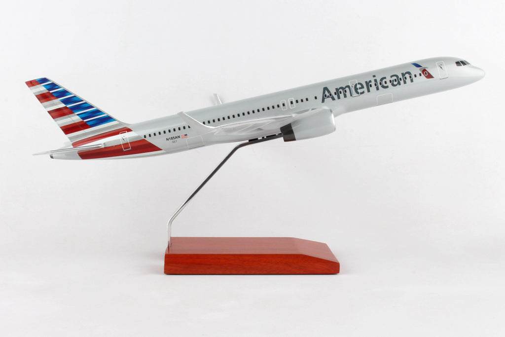 1/100 American 757-200 New Livery C17723