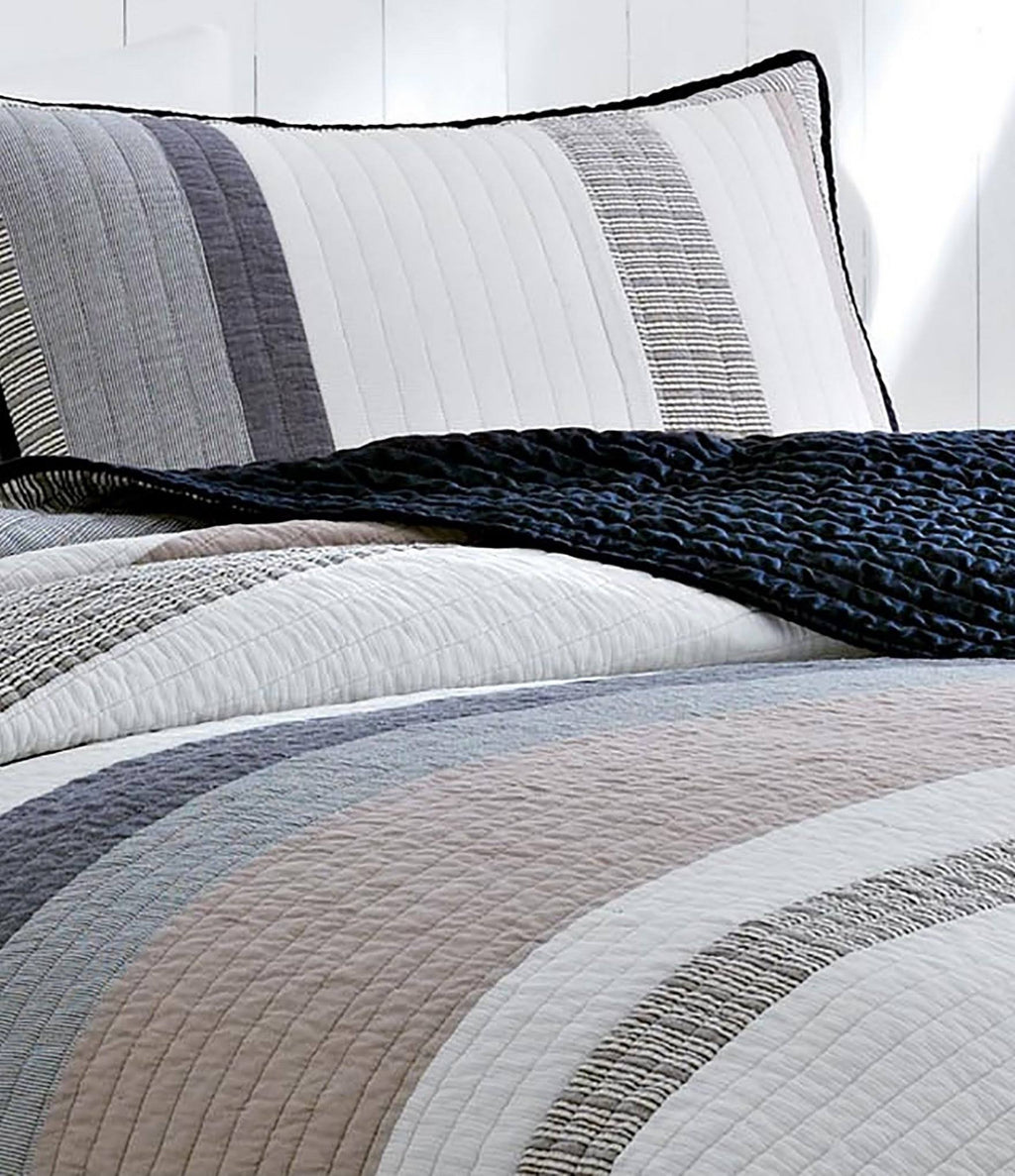 King Cotton Reversible Quilt D204947