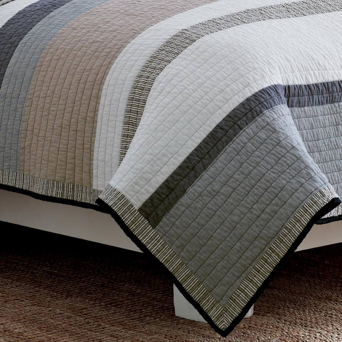 King Cotton Reversible Quilt D204947