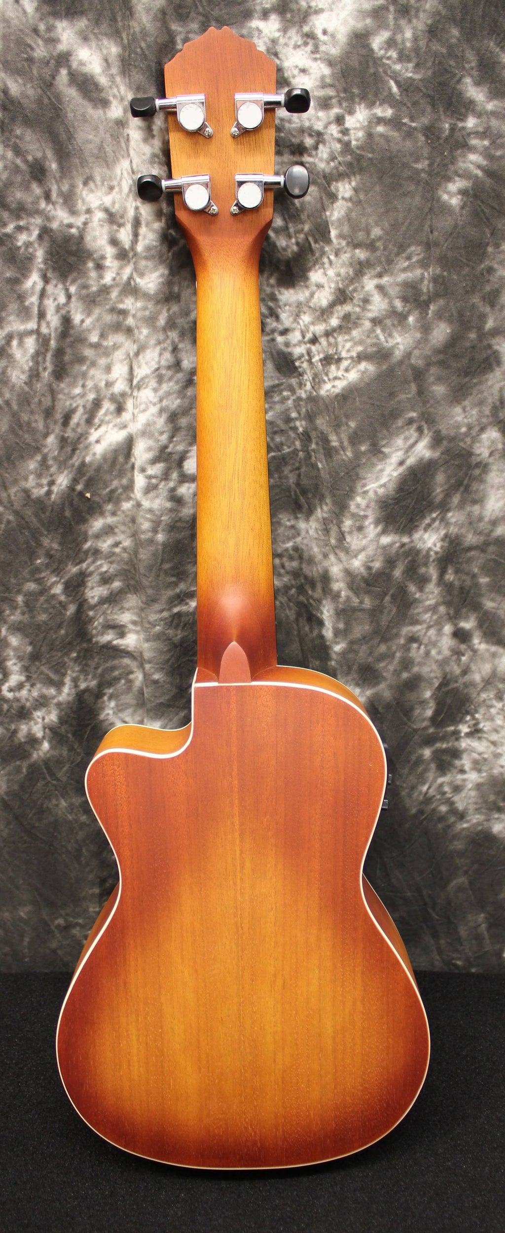 Concert Ukulele Sunburst V687